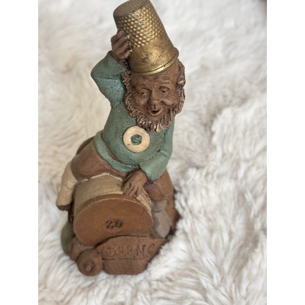 Tom Clark Cairn Studios "Darn" Gnome Thimble Hat Figurine Sculpture 1983 Signed